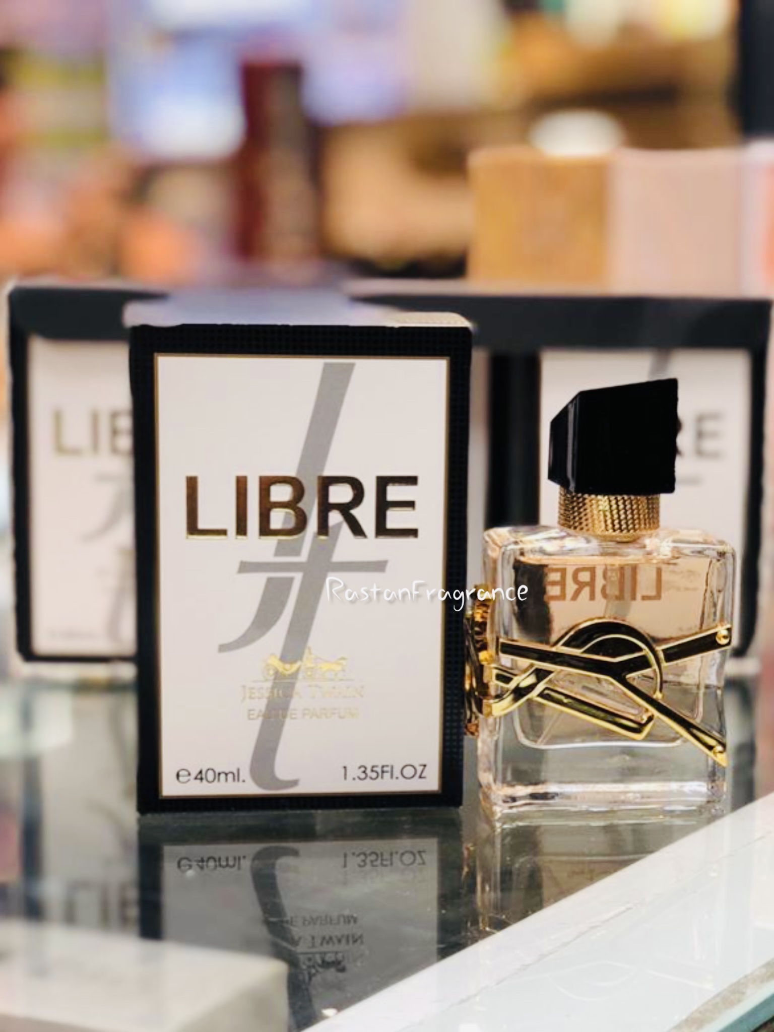 عطر زنانه جسیکا تواین مدل ایو سن لورن لیبر حجم 40 میل